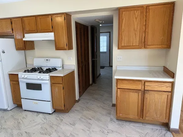 $2,500 | 1217 Regent Drive, Mundelein, IL 60060