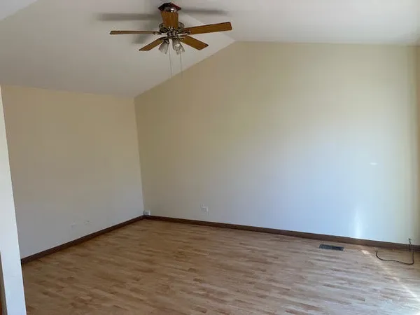 $2,500 | 1217 Regent Drive, Mundelein, IL 60060