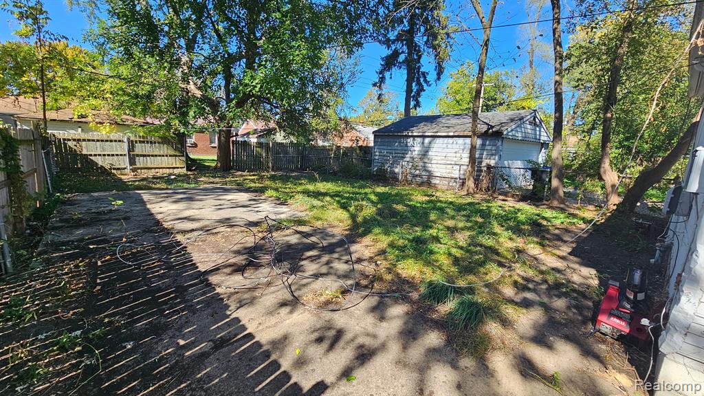 18975 Huntington Road Detroit, MI 48219 - Photo 4 of 27