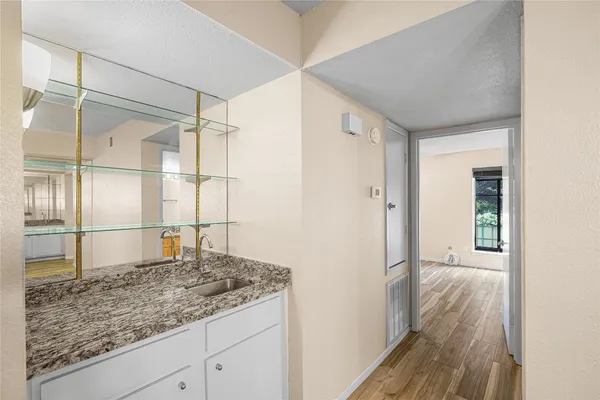 $1,400 | 1818 Augusta Drive, Unit 4, Houston, TX 77057