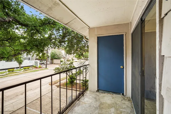 $1,400 | 1818 Augusta Drive, Unit 4, Houston, TX 77057