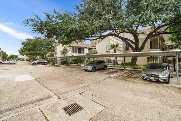 $1,400 | 1818 Augusta Drive, Unit 4, Houston, TX 77057
