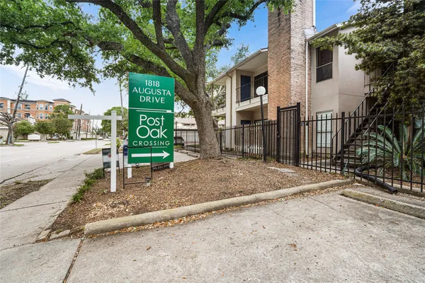 $1,400 | 1818 Augusta Drive, Unit 4, Houston, TX 77057