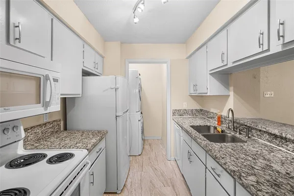 $1,400 | 1818 Augusta Drive, Unit 4, Houston, TX 77057