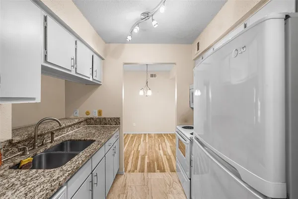 $1,400 | 1818 Augusta Drive, Unit 4, Houston, TX 77057