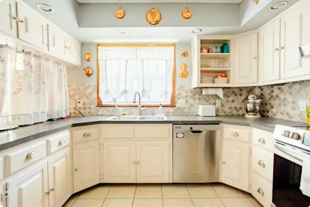 $415,000 | 245 North Main Street, Liberty, MO 64068