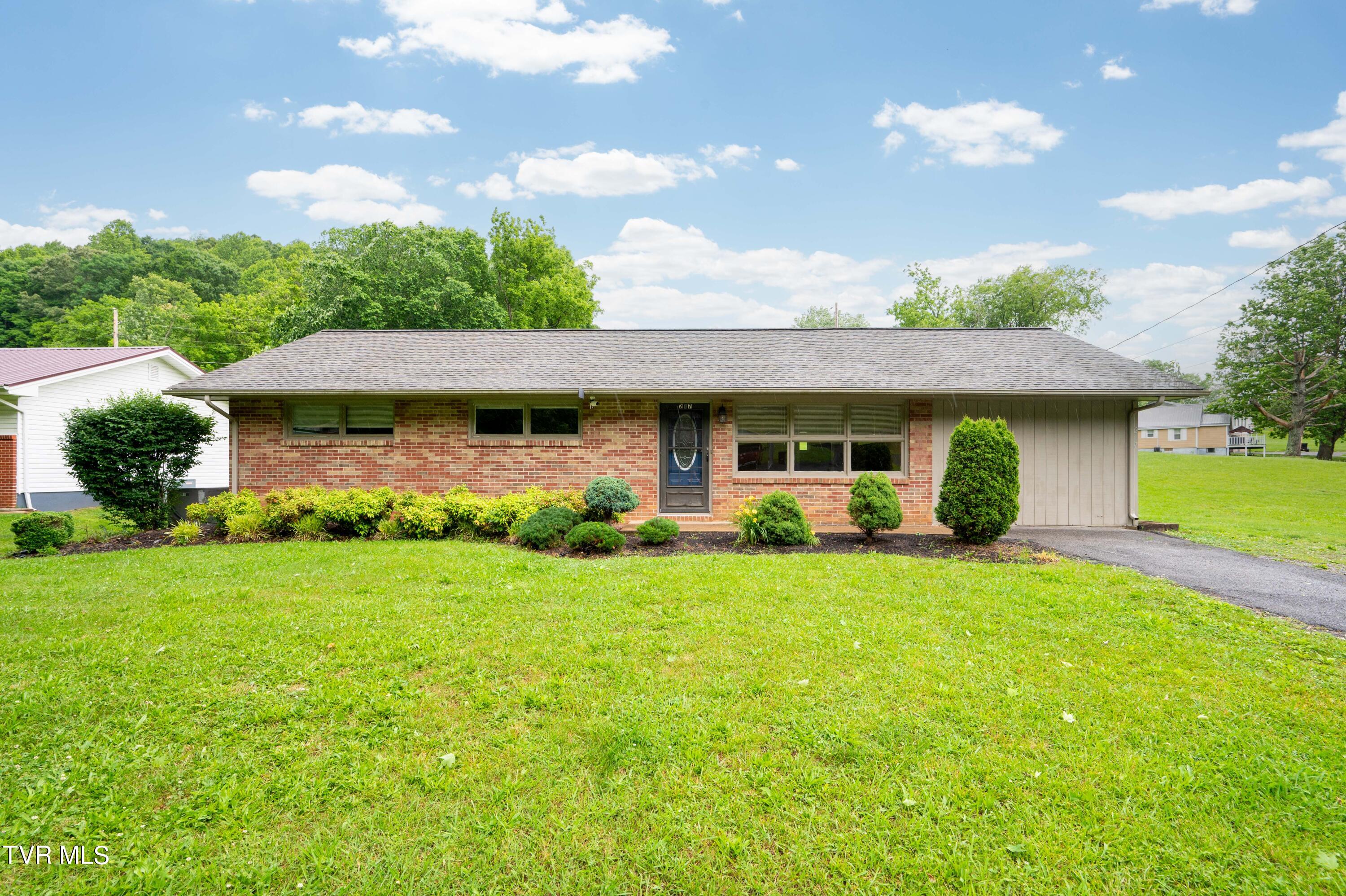 217 Chadwell Road Kingsport, TN 37660 - Photo 1 of 35 Chadwell Rd-2