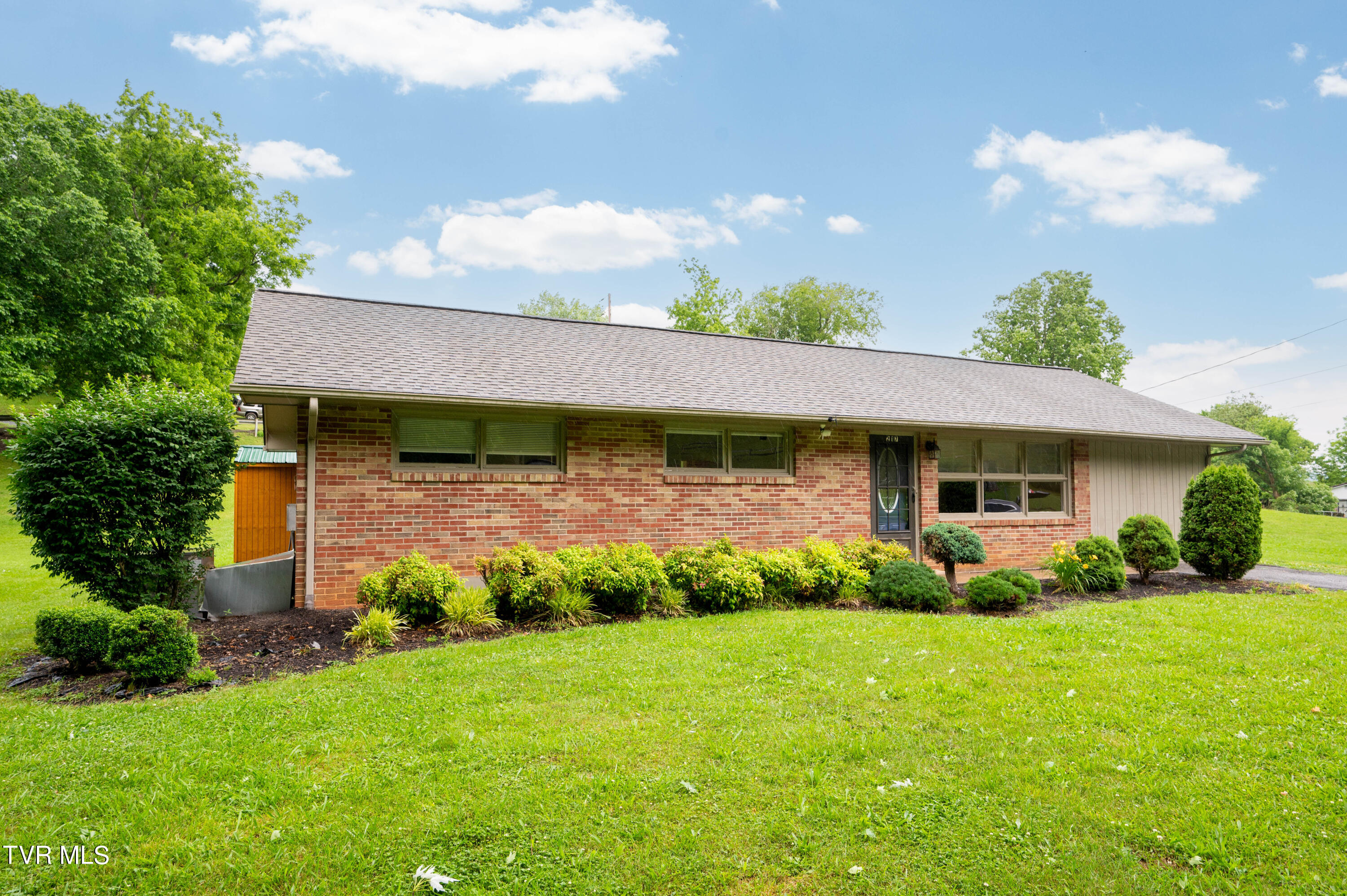 217 Chadwell Road Kingsport, TN 37660 - Photo 2 of 35 Chadwell Rd-3