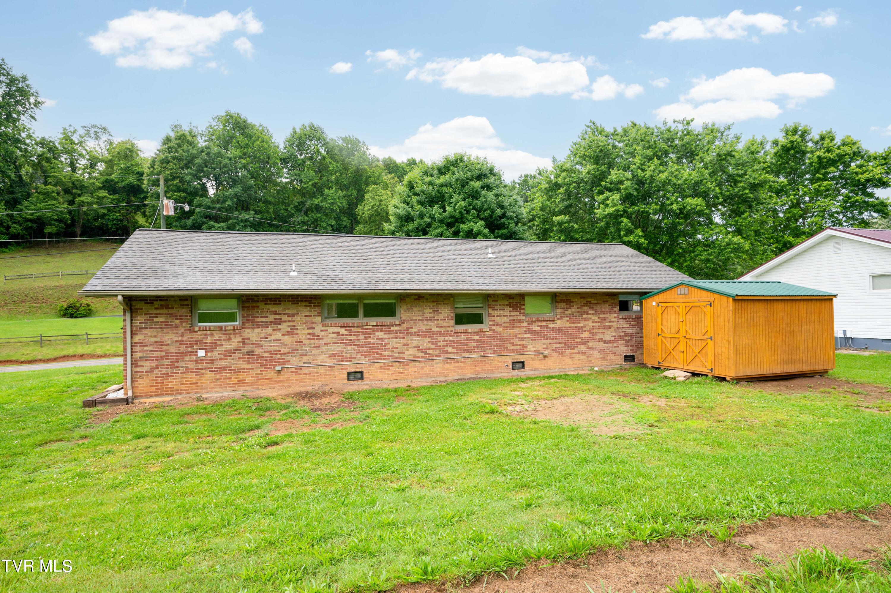 217 Chadwell Road Kingsport, TN 37660 - Photo 4 of 35 Chadwell Rd-6