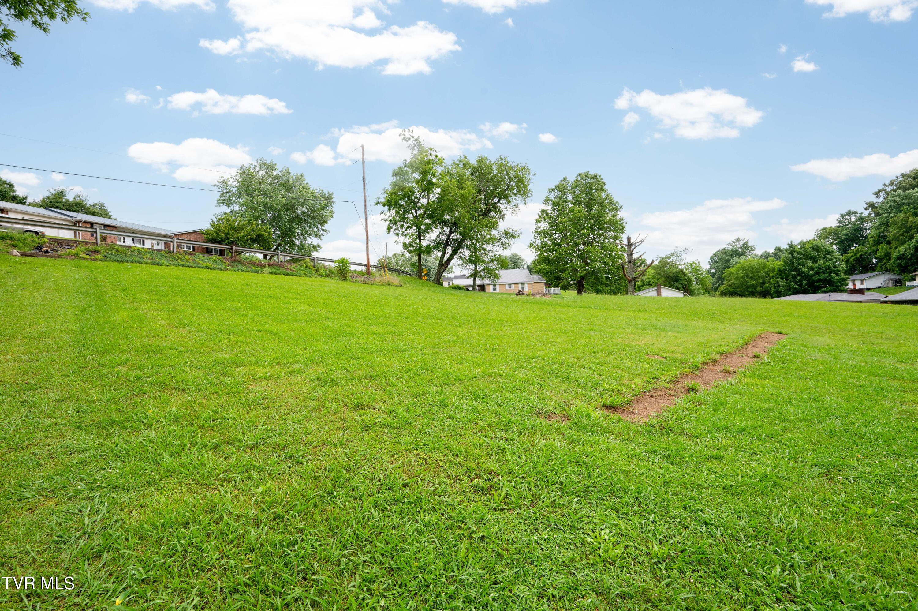 217 Chadwell Road Kingsport, TN 37660 - Photo 7 of 35 Chadwell Rd-9