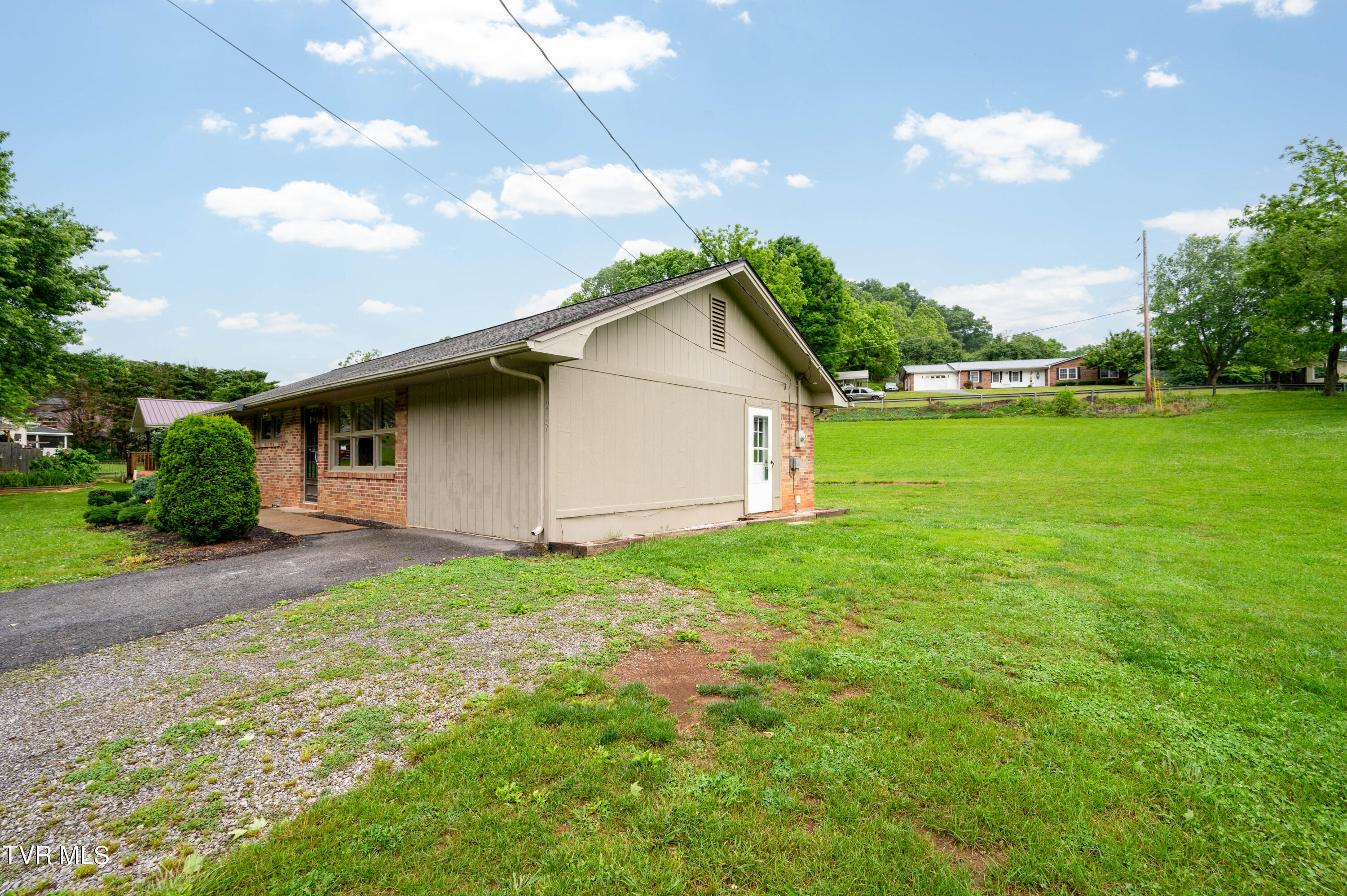 217 Chadwell Road Kingsport, TN 37660 - Photo 9 of 35 Chadwell Rd-10