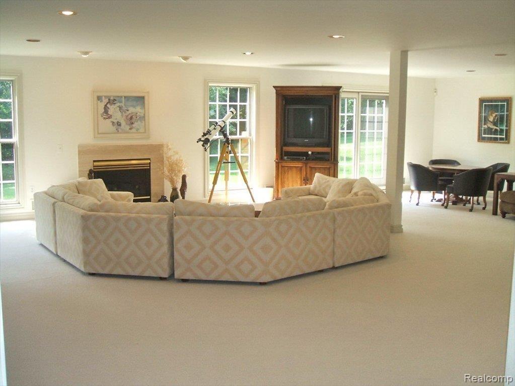 285 Barden Road Bloomfield Hills, MI 48304 - Photo 18 of 21 Walkout Family Room
