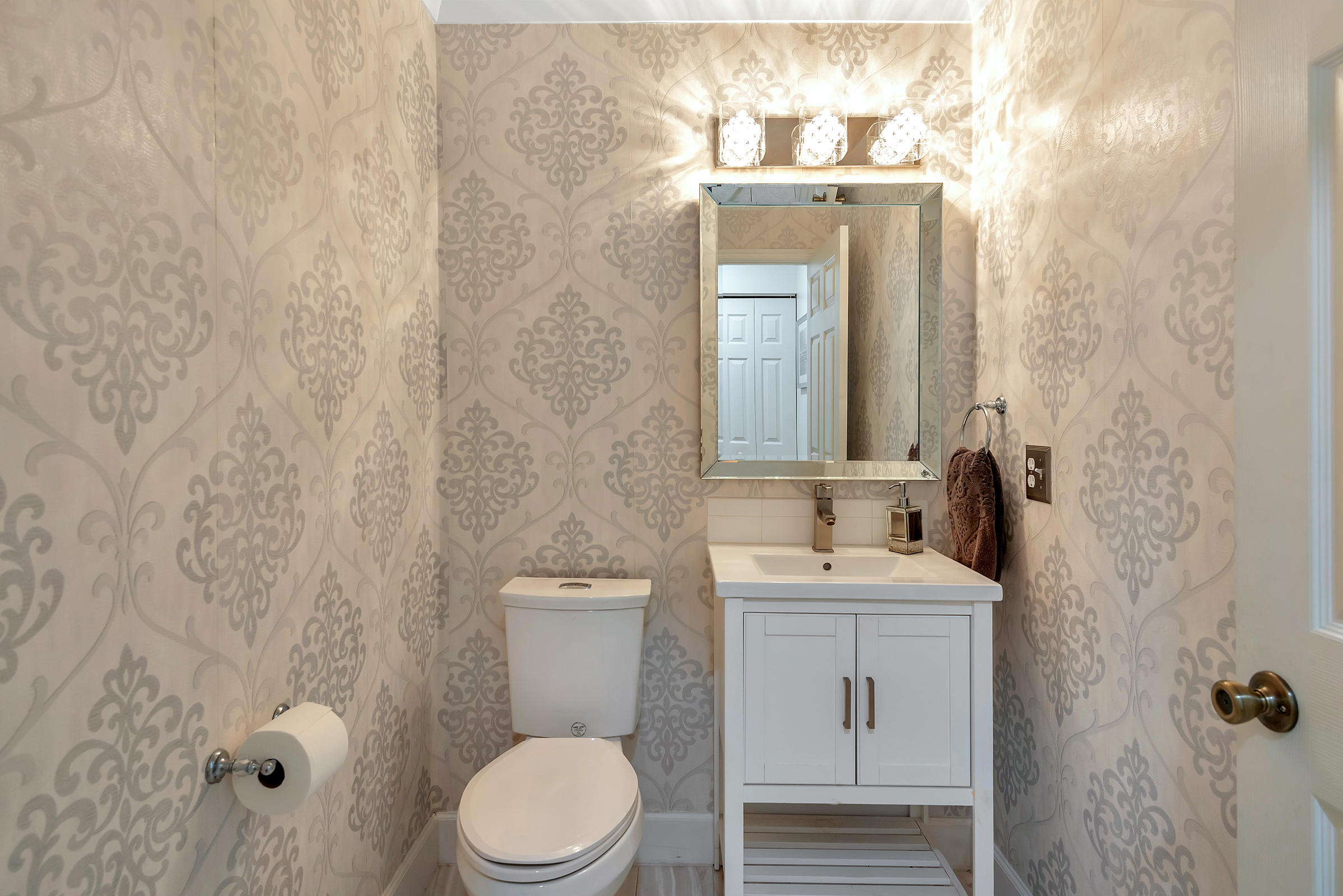 4827 North Lee Road Delray Beach, FL 33445 - Photo 6 of 37 Entry half bath