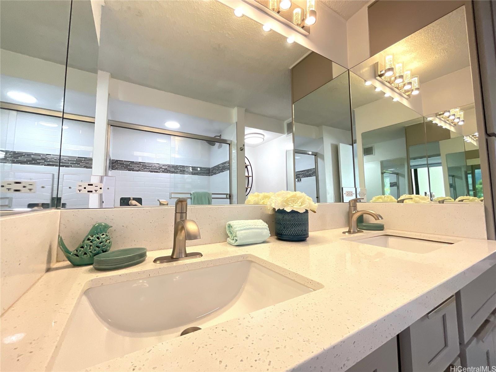 500 Lunalilo Home Road, Unit 22G Honolulu, HI 96825 - Photo 16 of 25 Main Bathroom