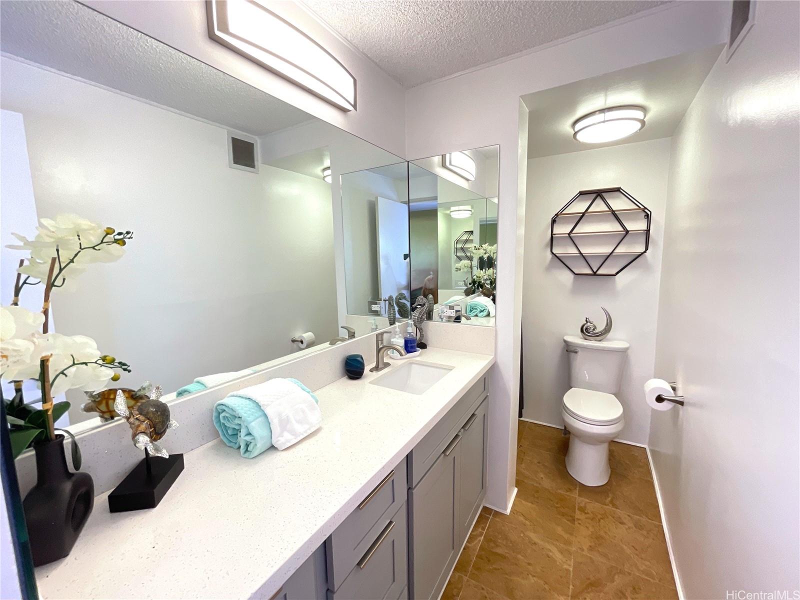 500 Lunalilo Home Road, Unit 22G Honolulu, HI 96825 - Photo 18 of 25 Guest Bathroom
