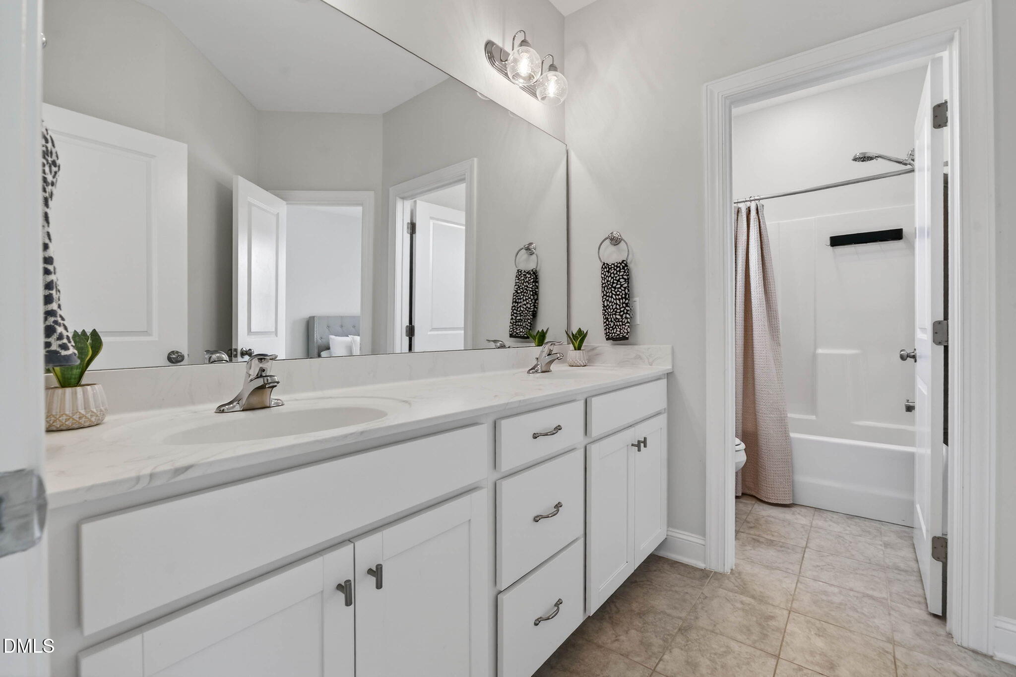 721 Hydrangea Field Court Wake Forest, NC 27587 - Photo 53 of 71 Jack N' Jill Bath