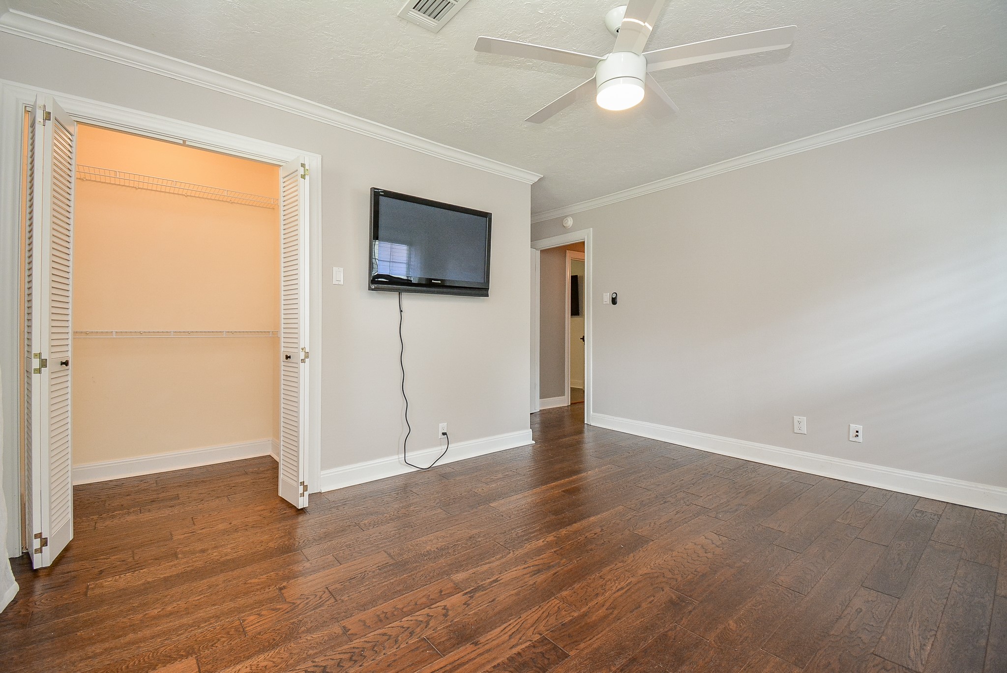 9614 Val Verde Street Houston, TX 77063 - Photo 27 of 32