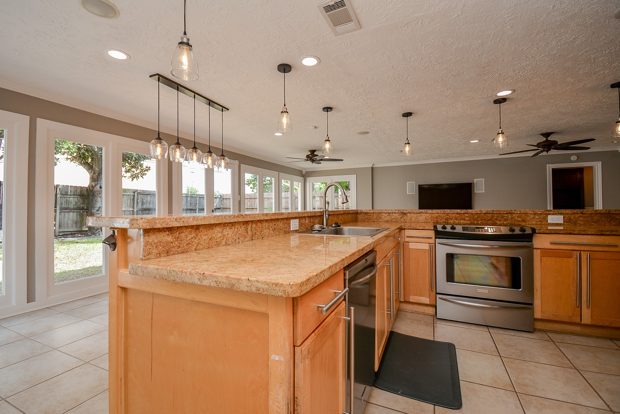 9614 Val Verde Street Houston, TX 77063 - Photo 8 of 32