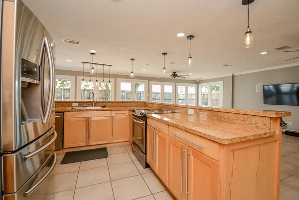 $2,300 | 9614 Val Verde Street, Houston, TX 77063