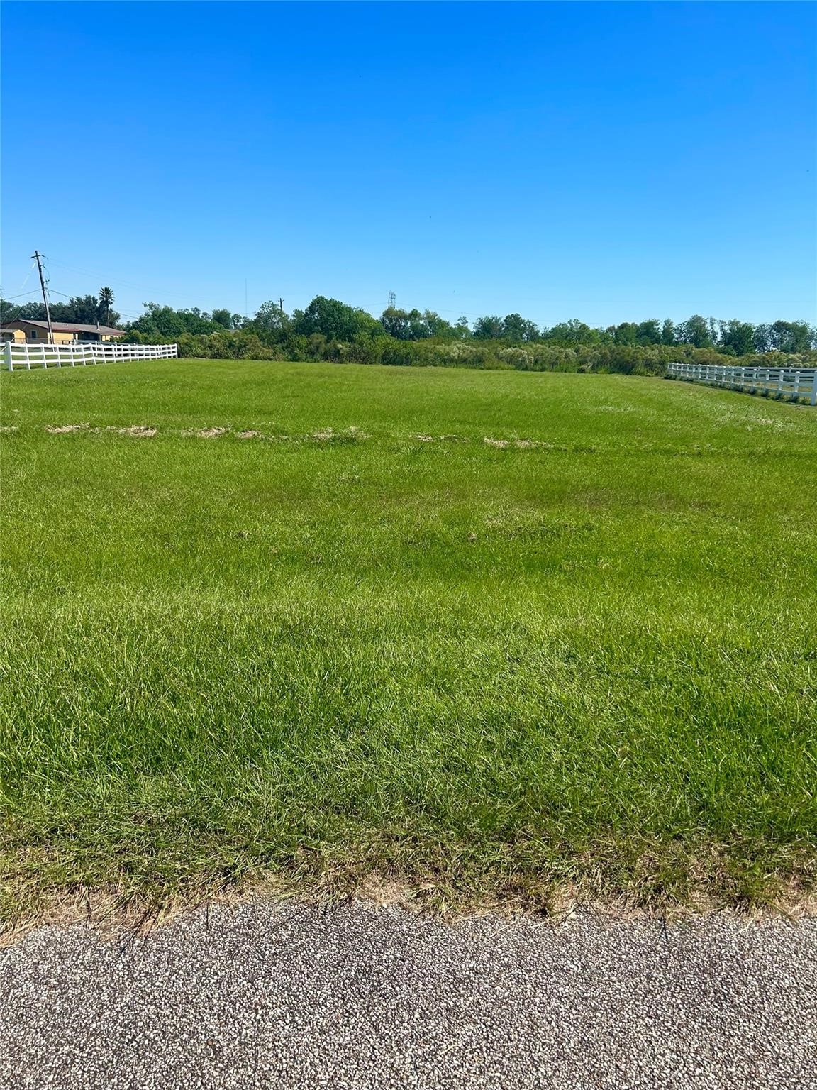 17327 Lake Ridge Circle Rosharon, TX 77583 - Photo 4 of 9 a view of an ocean and beach