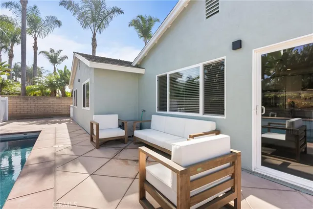 $1,899,998 | 20392 Drew Circle, Huntington Beach, CA 92646