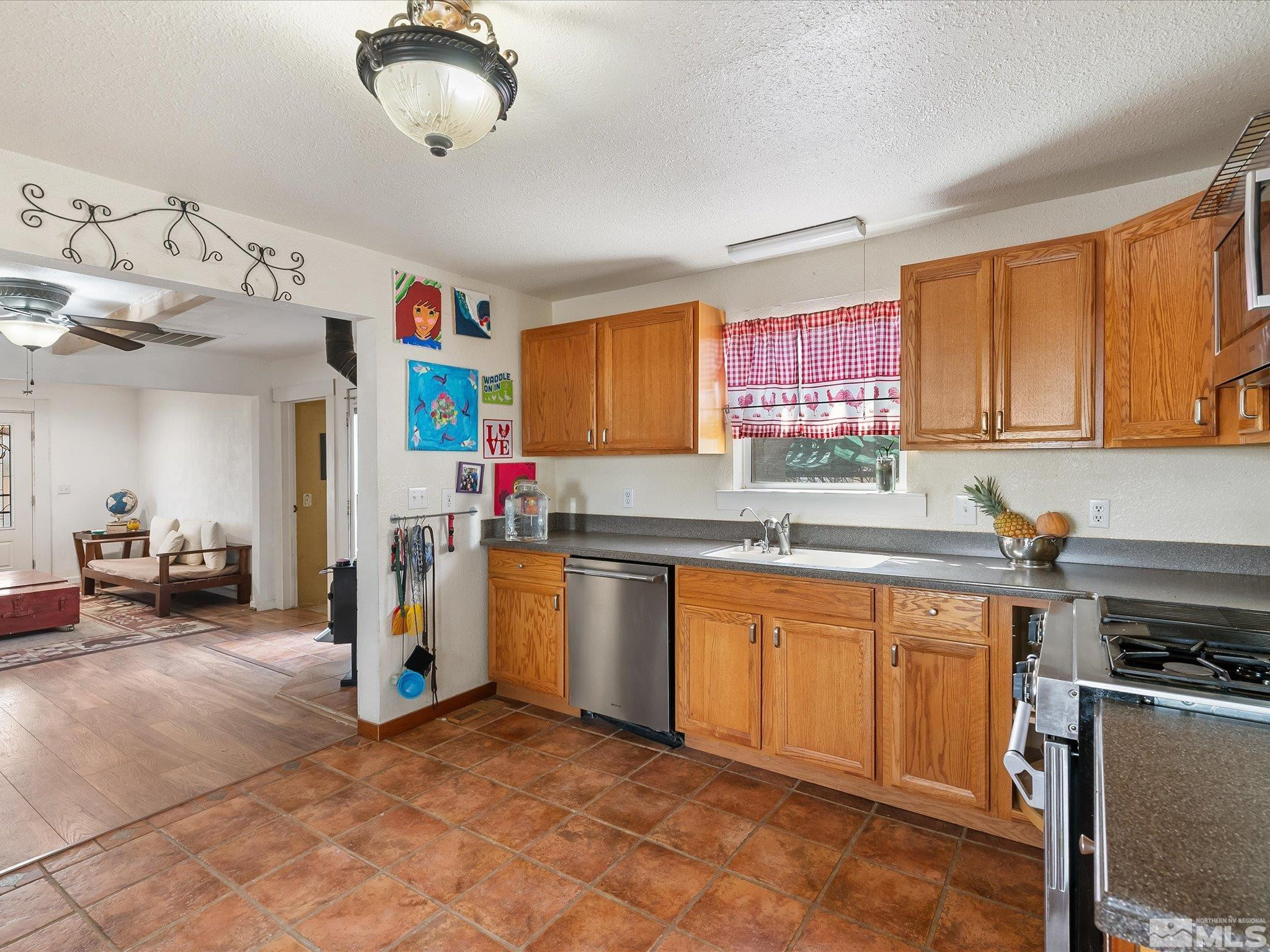 325 Stock Lane Fernley, NV 89408 - Photo 11 of 39 Photo 11