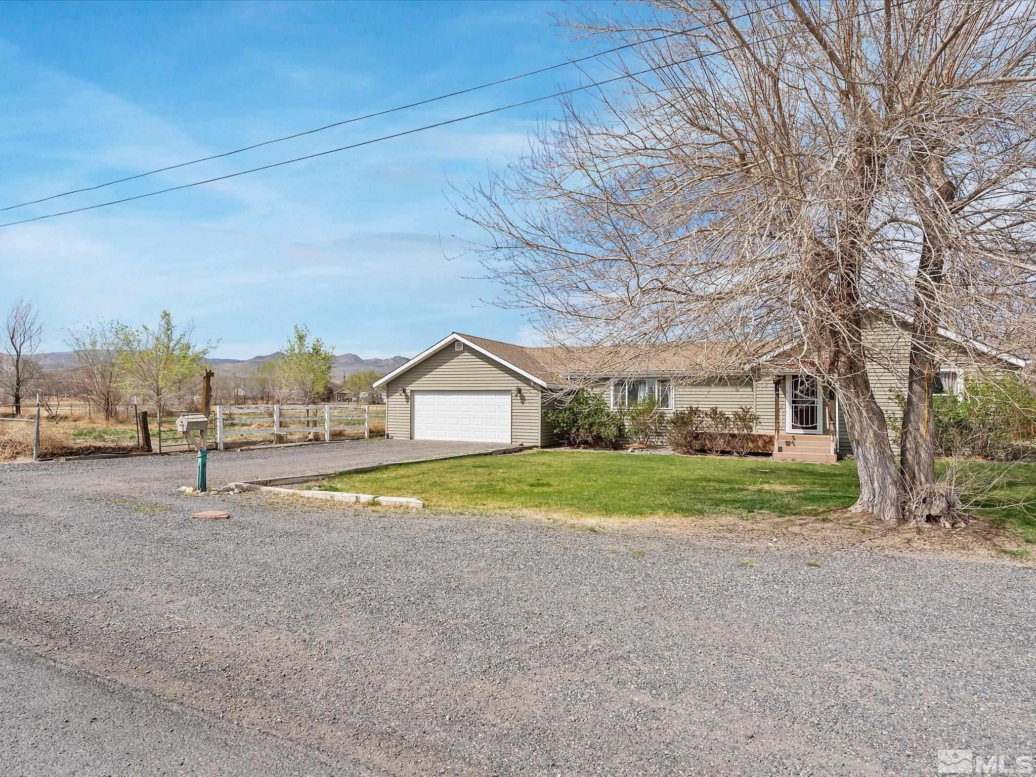 325 Stock Lane Fernley, NV 89408 - Photo 3 of 39 Photo 3