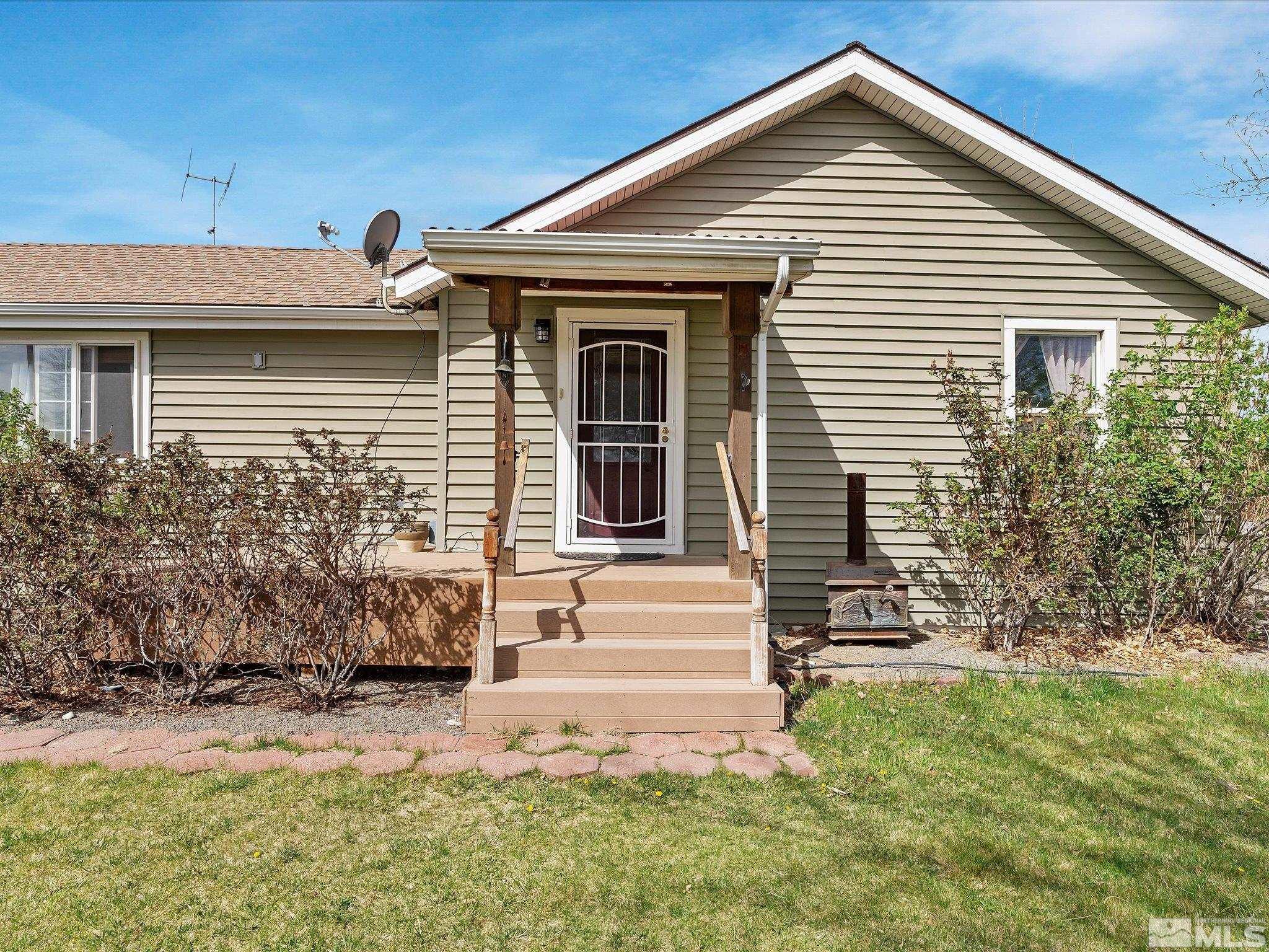 325 Stock Lane Fernley, NV 89408 - Photo 4 of 39 Photo 4