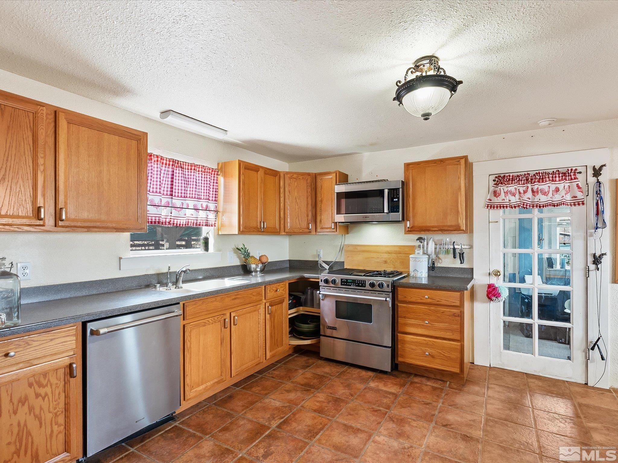 325 Stock Lane Fernley, NV 89408 - Photo 9 of 39 Photo 9