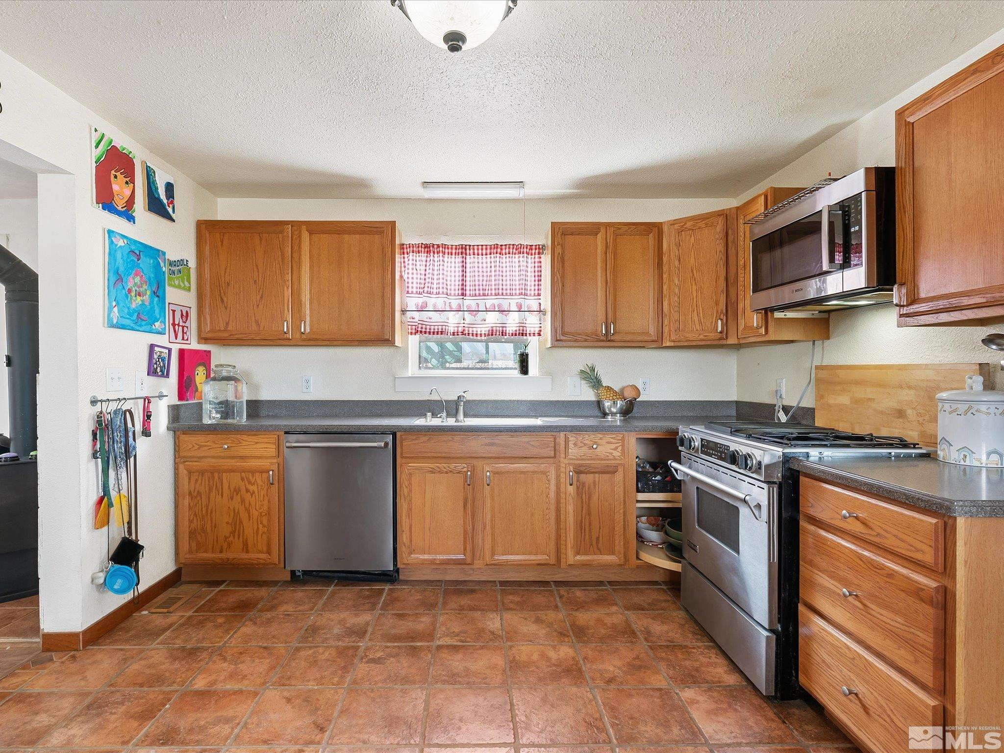 325 Stock Lane Fernley, NV 89408 - Photo 10 of 39 Photo 10