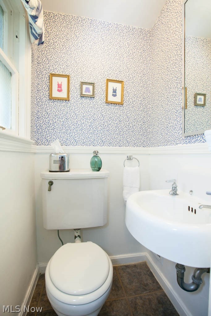 3538 Radcliffe Road Cleveland Heights, OH 44121 - Photo 19 of 33 Guest powder room on first floor