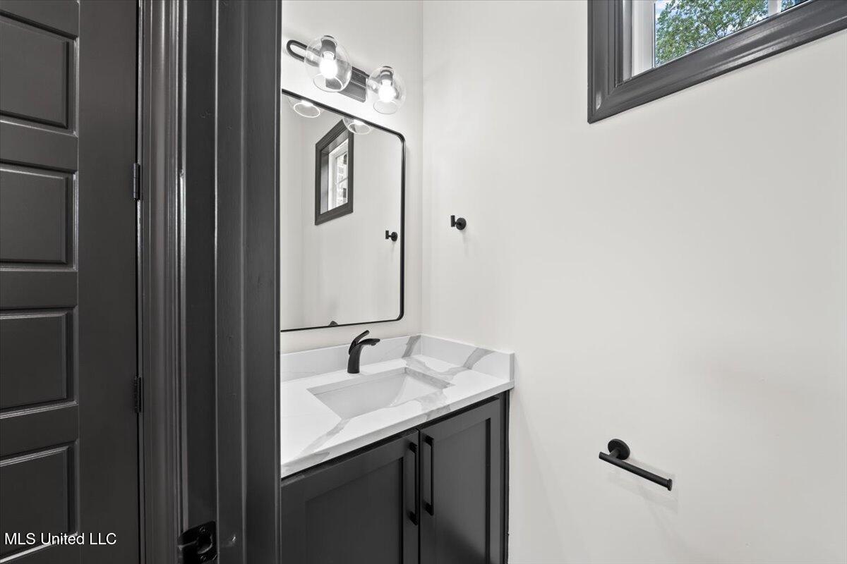 1474 Tributary Drive Hernando, MS 38632 - Photo 20 of 48 Half Bath Down