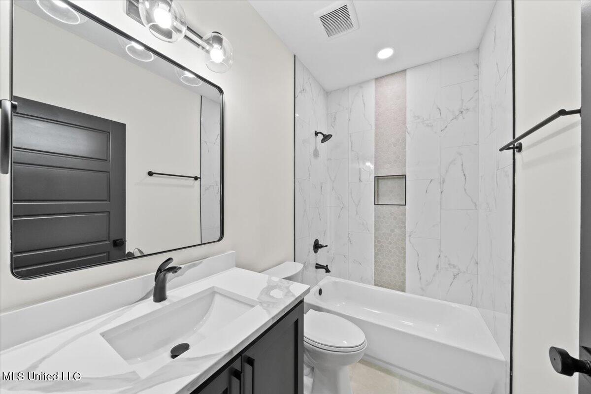 1474 Tributary Drive Hernando, MS 38632 - Photo 35 of 48 Bath 2 up