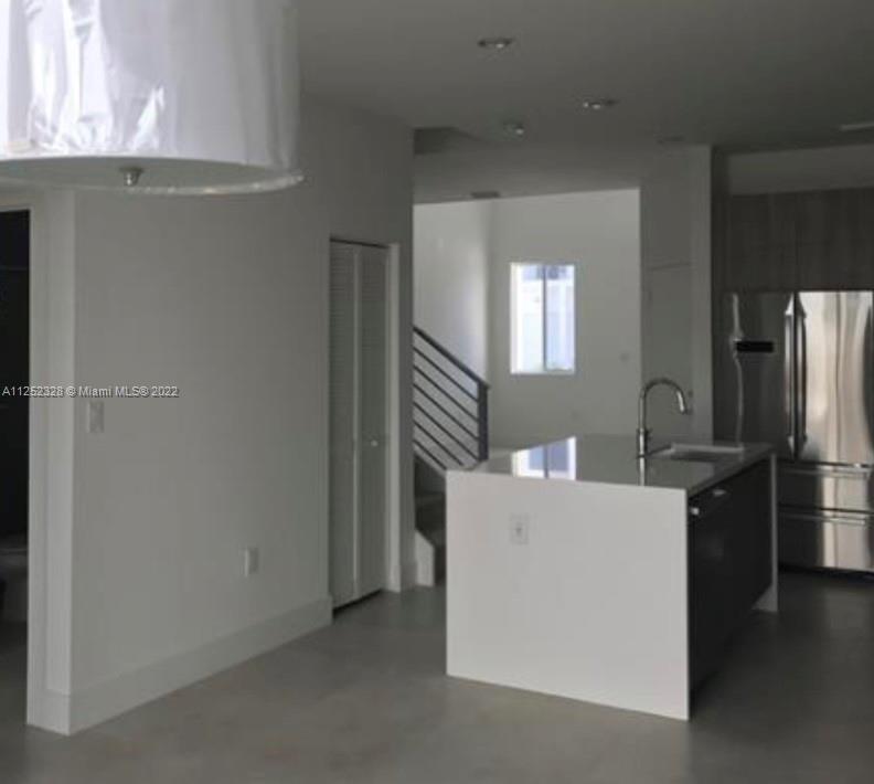 7261 Northwest 103rd Path Doral, FL 33178 - Photo 4 of 10 a room with refrigerator and washer