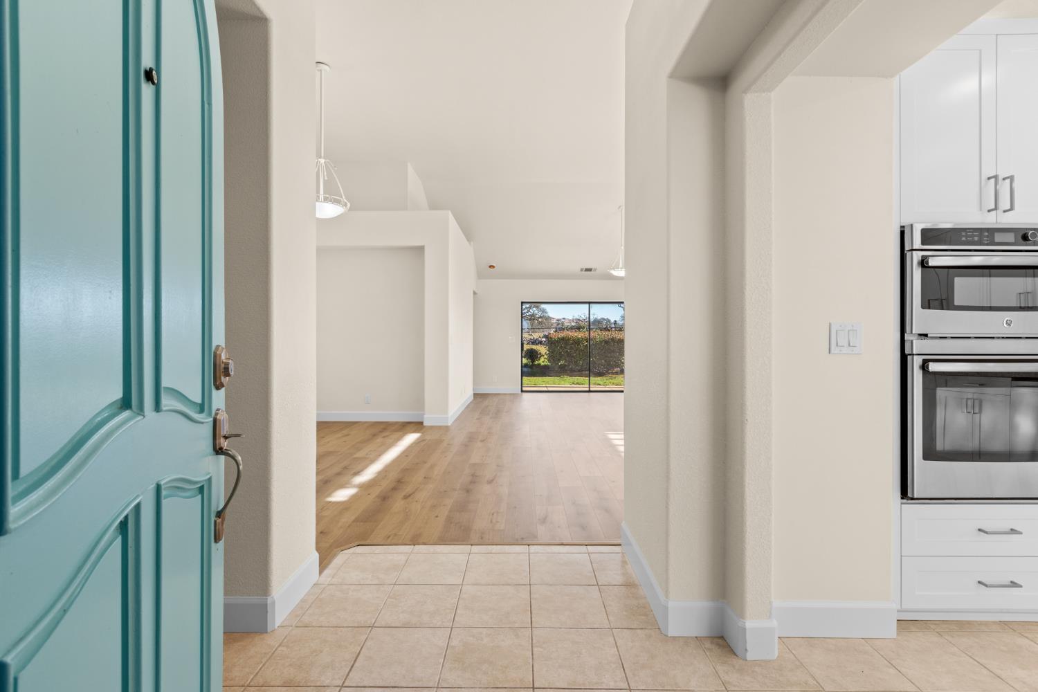 140 Hillside Place Jackson, CA 95642 - Photo 8 of 39 a view interior of the house and kitchen view