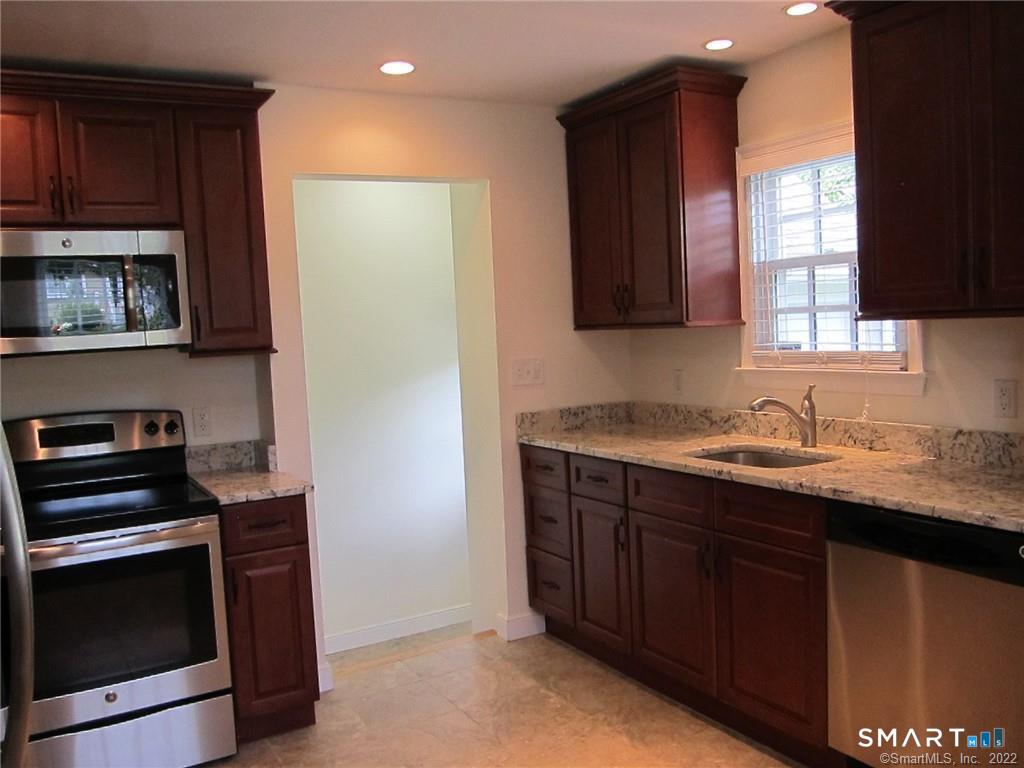 8 Rochambeau Avenue Ridgefield, CT 06877 - Photo 3 of 15 Gallery Image 3