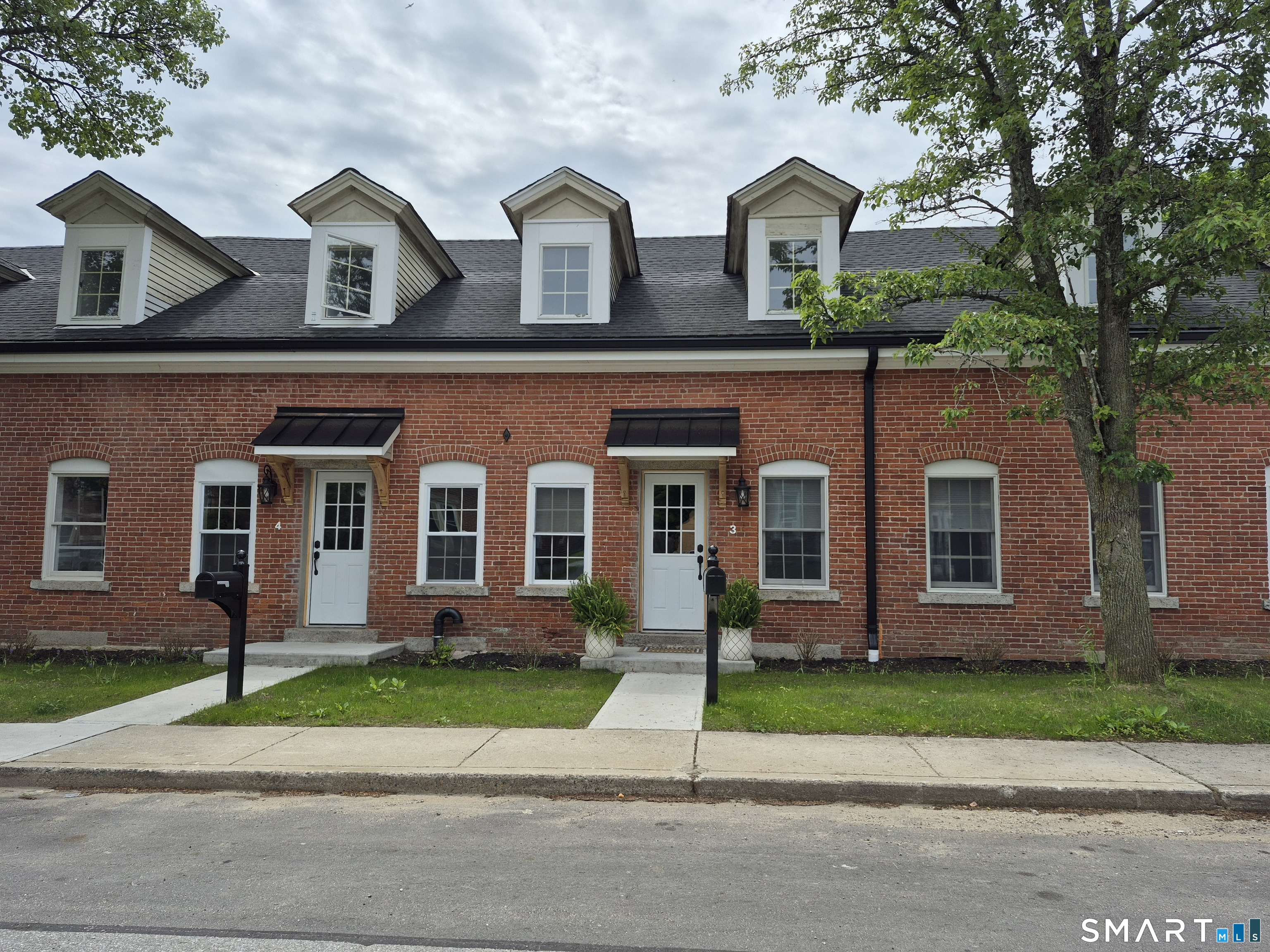 5 Front Street Brooklyn, CT 06234 - Photo 1 of 16
