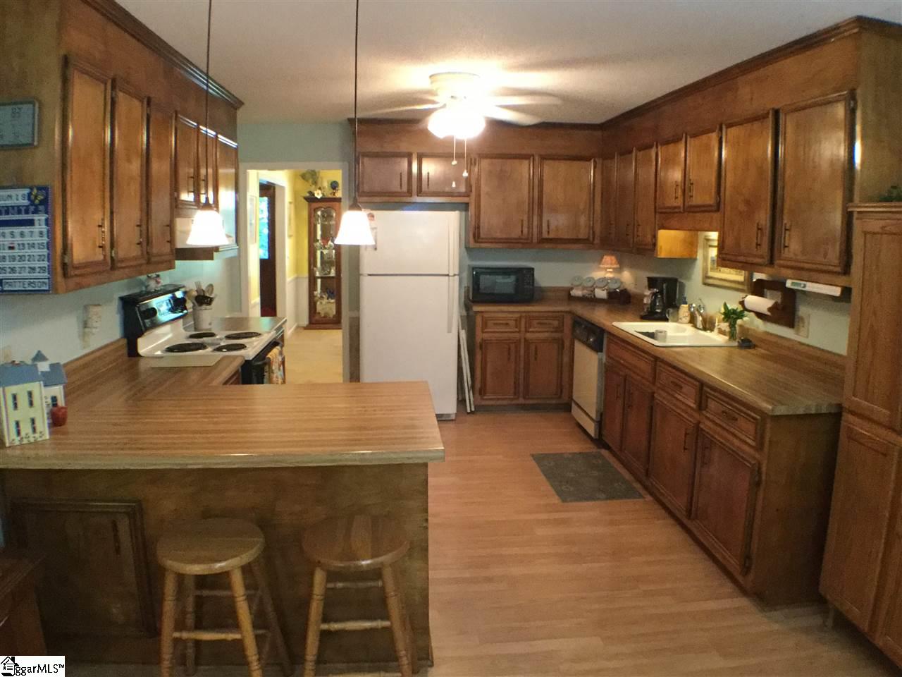 303 Hunters Hill Road Simpsonville, SC 29680 - Photo 11 of 36 Gallery Image 11