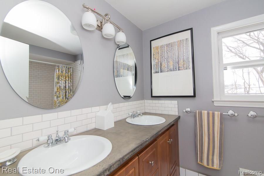 695 Apple Hill Lane Rochester, MI 48306 - Photo 10 of 28 _OL_6465-applehill_38.jpg