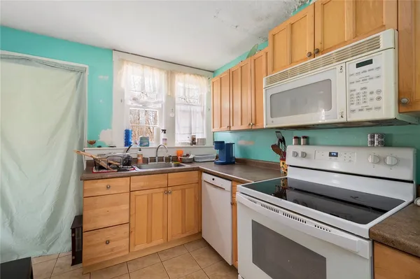 $485,000 | 482 Providence Street, West Warwick, RI 02893