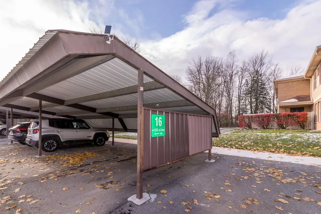 $174,990 | 61137 Greenwood Drive, South Lyon, MI 48178