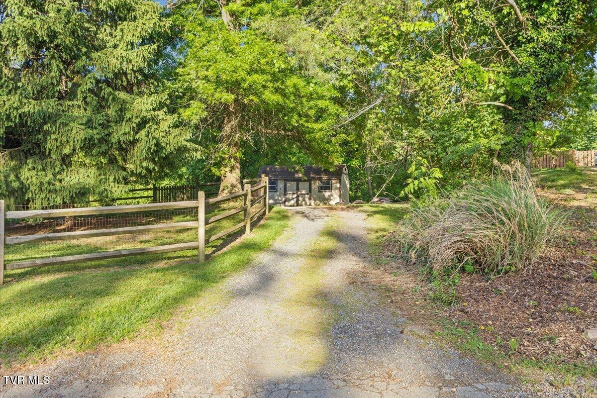 305 Pleasley Road Kingsport, TN 37660 - Photo 16 of 89 15-128A8860
