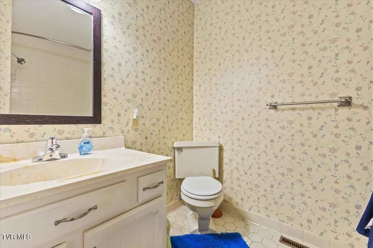 305 Pleasley Road Kingsport, TN 37660 - Photo 47 of 89 49-128A8954