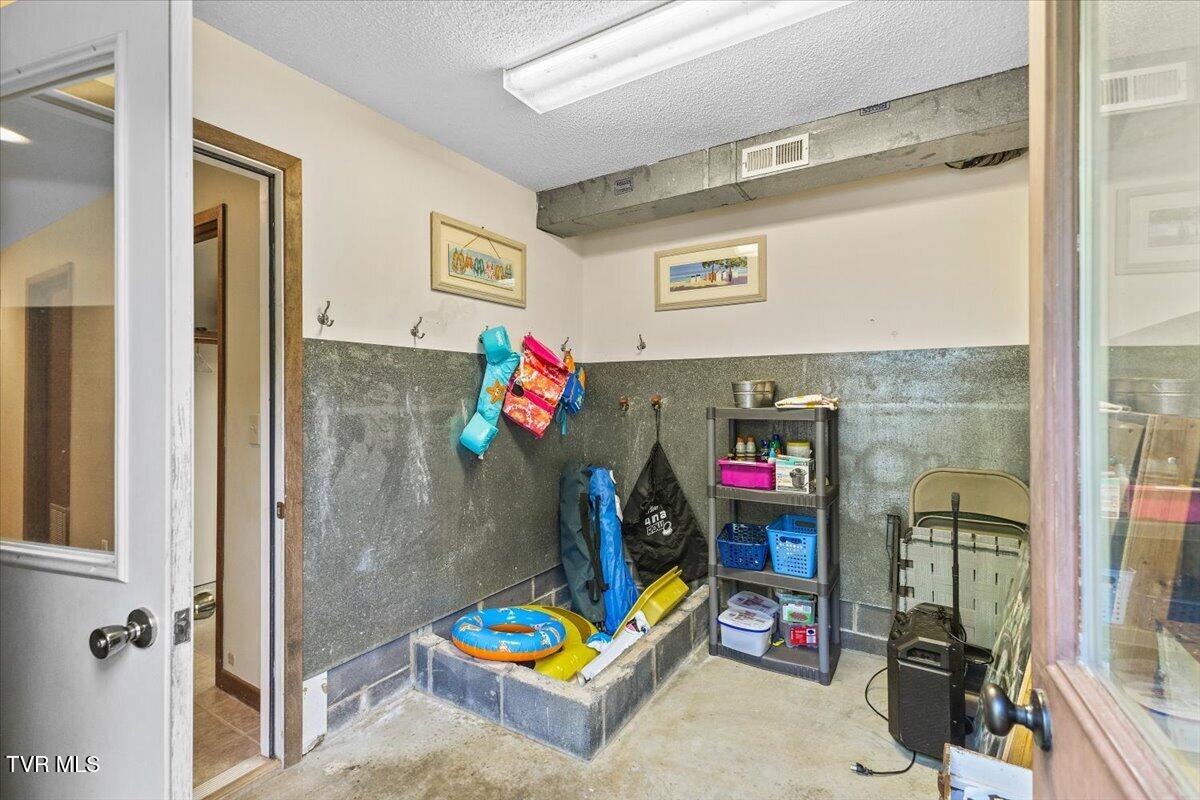 305 Pleasley Road Kingsport, TN 37660 - Photo 79 of 89 75-128A9040