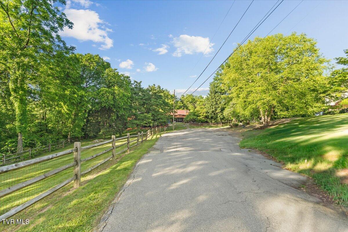 305 Pleasley Road Kingsport, TN 37660 - Photo 8 of 89 06-128A8833