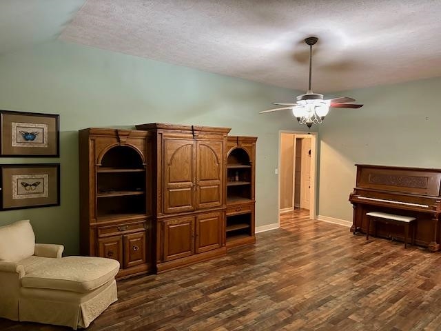 187 Collins Street Ripley, TN 38063 - Photo 18 of 39 a living room with furniture and a flat screen tv
