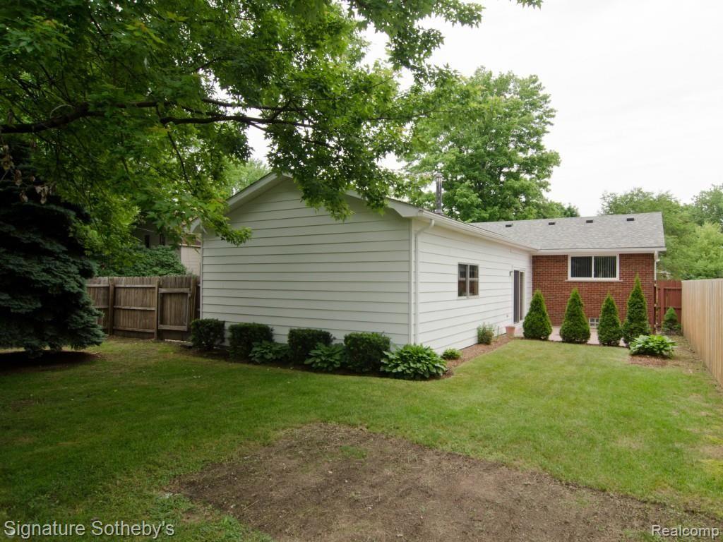 102 South Alice Avenue Rochester, MI 48307 - Photo 22 of 23 21 Backyard.jpg