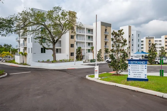 $3,900 | 1703 North Tamiami Trail, Unit 205, Sarasota, FL 34236