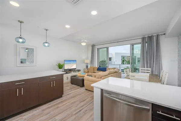 $3,900 | 1703 North Tamiami Trail, Unit 205, Sarasota, FL 34236