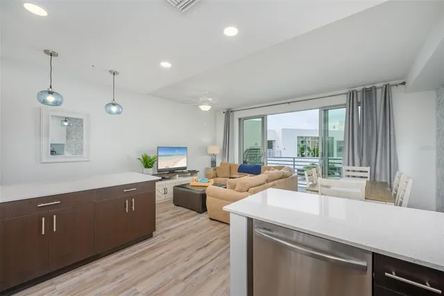 $3,900 | 1703 North Tamiami Trail, Unit 205, Sarasota, FL 34236